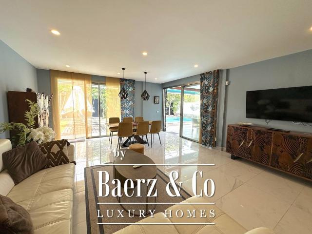 Casa de 472 m2 en venta Los Cristianos, Canarias