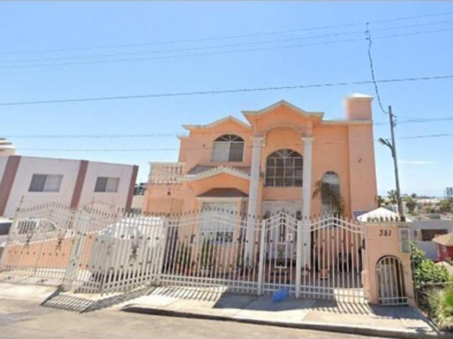 Casa de 474 m² con 6 recámaras en venta en Valle Dorado