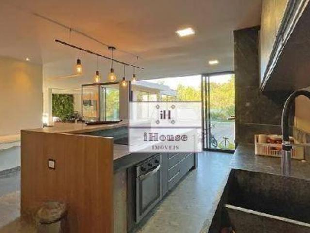 Casa de 490 m2 4 quartos 2 suítes