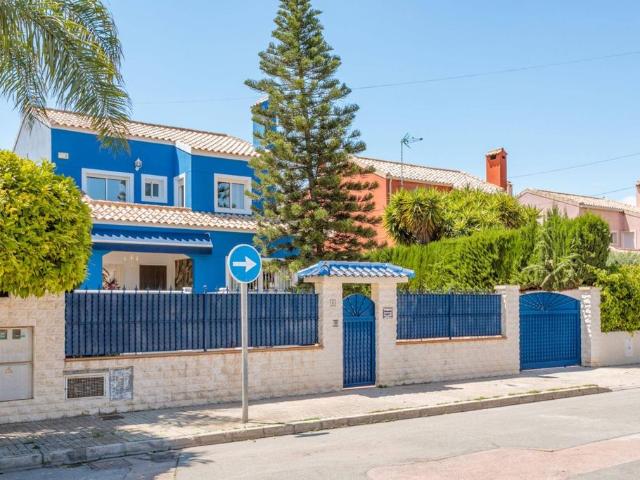 Casa de 400 m2 en alquiler Elche, Comunidad Valenciana