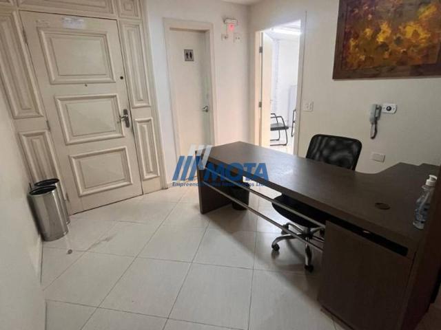 Casa de 400 m² na Fernando Simas Mercês Curitiba PR, aluguel por R$ 13.900/mês