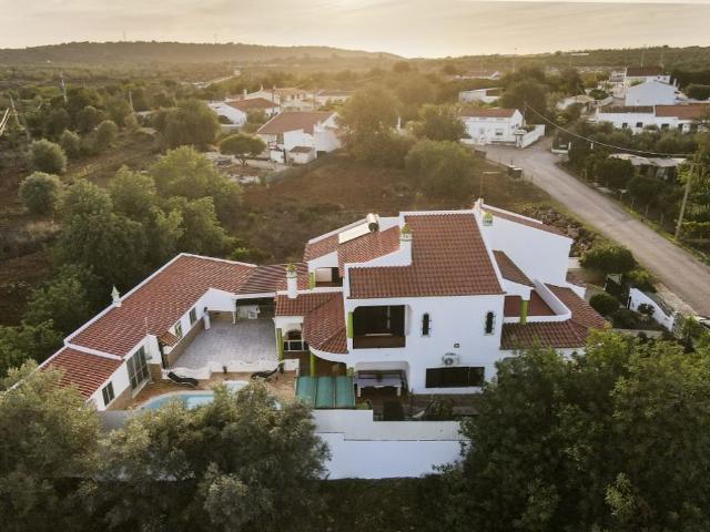 Casa de 400 m² à venda Albufeira, Faro