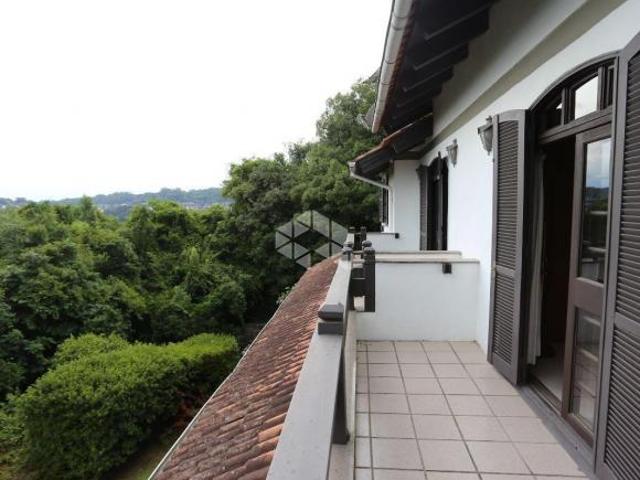 Casa de 400m², 03 dormitórios num terreno de 1.500m² no Bairro Bavária