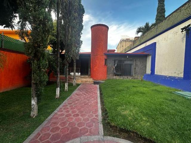 Casa de 420 m² con 3 mas estudio recámaras en venta en Volcanes de Cuautla