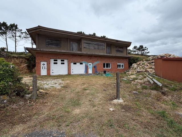 Casa de 428 m², con parcela de 1670 m2, en Lariño A Coruña, con vistas al mar