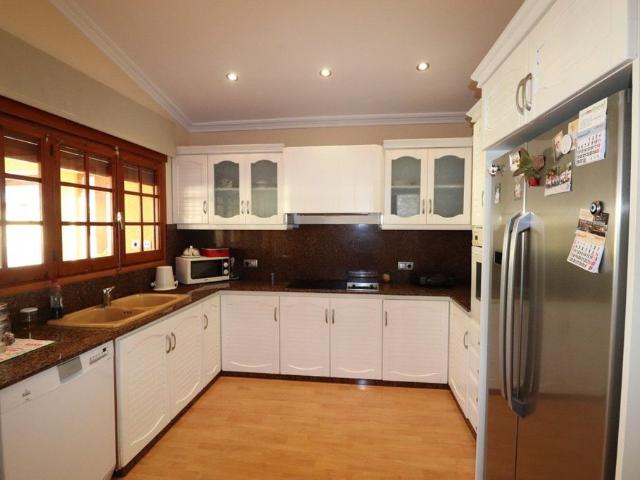 Casa de 430 m2 en venta Petrel, Comunidad Valenciana