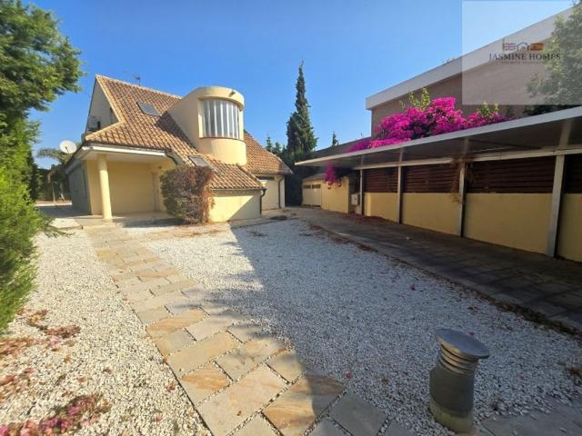 Casa de 430 m2 en alquiler Paterna, Comunidad Valenciana