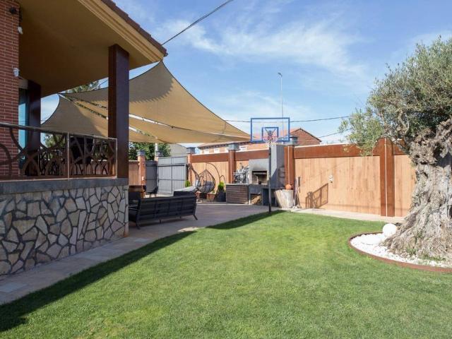 Casa de 431 m2 en venta Villaturiel, España