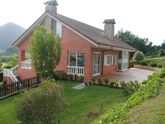 Casa de 432 m2 en venta Ampuero, Cantabria