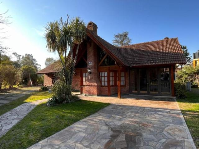 Casa de 4 AMBIENTES en alquiler