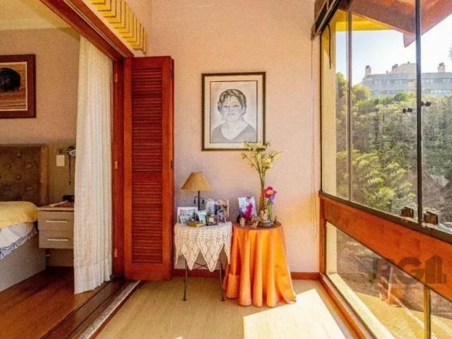 Casa de 4 dormitórios 304m² no bairro Jardim Lindóia