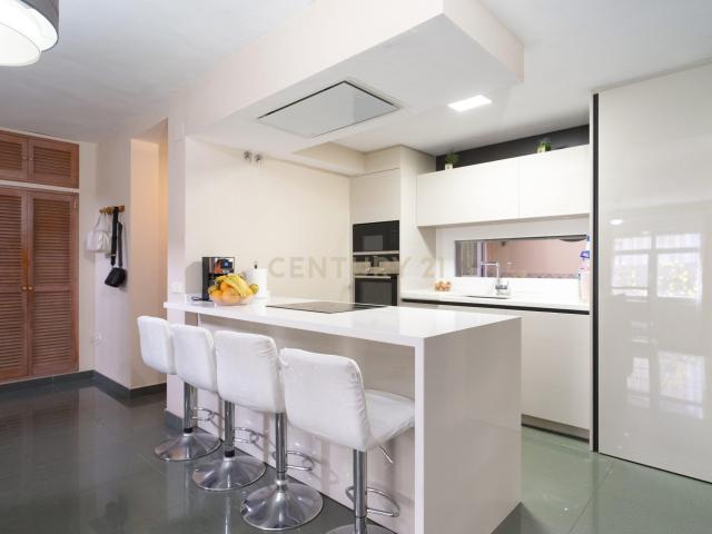 Casa de 4 dormitorios con altillo de 56 m², terraza privada y excelente conexión en Campanillas