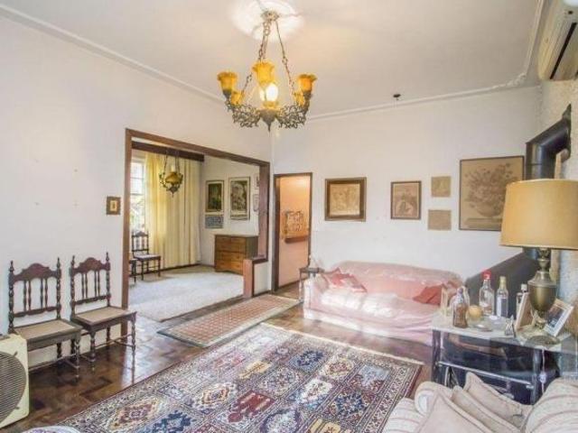 Casa de 4 dormitórios, bairro Santa Tereza