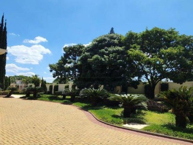 Casa de 4 dormitórios no Condomínio Recanto das Flores