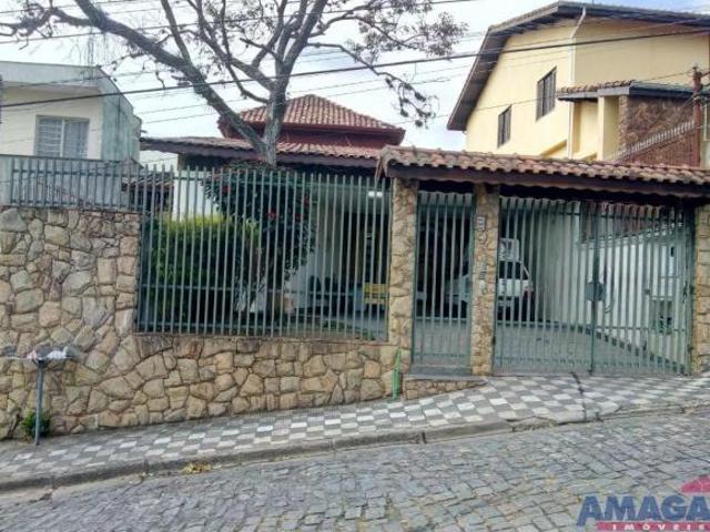 Casa de 4 dormitórios no Centro