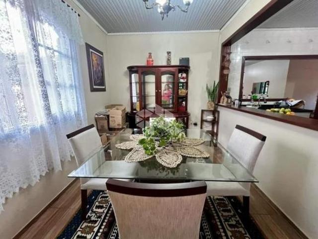 Casa de 4 dormitórios no bairro Margarida!