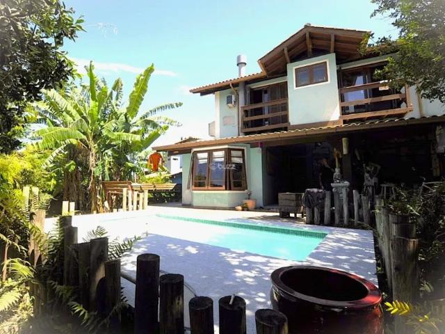 Casa de 4 Dormitórios no Rio Tavares
