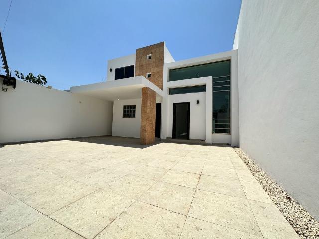 CASA DE 4 HABITACIONES CON PANELES SOLARES EN RENTA EN MONTEBELLO