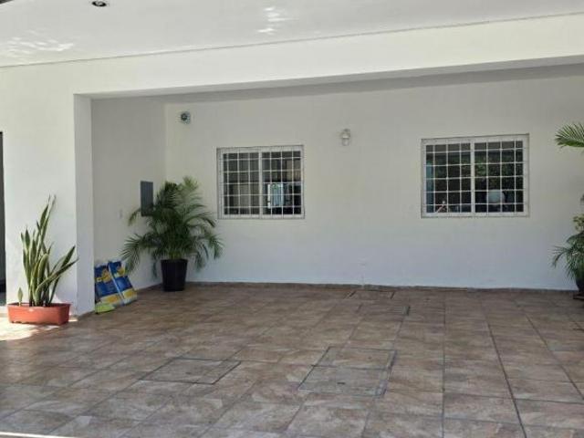 Casa de 4 niveles con 5 recámaras, Rooftop con Alberca y completamente equipada en Buenavista