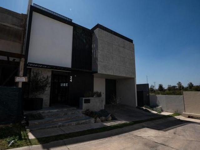 Casa en Sienna, Capital Norte, con roof garden y casa club