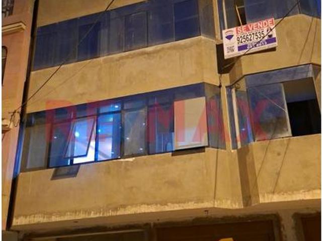 Casa De 4 Pisos En Venta. Ate!