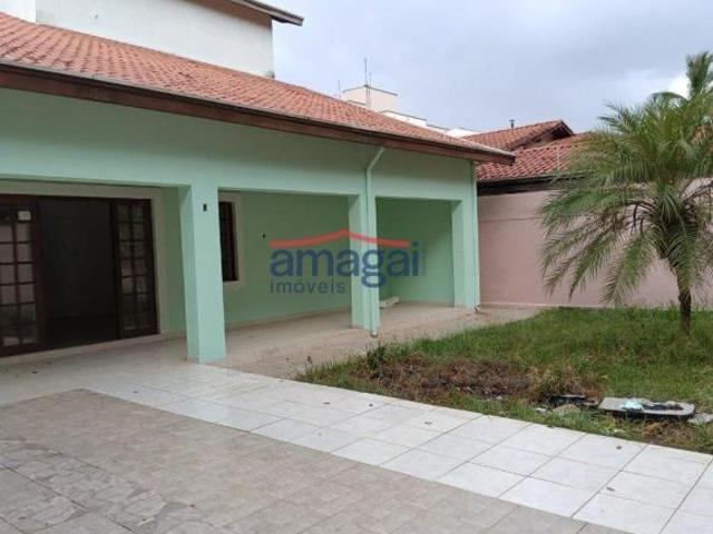 Casa de 4 Quartos 2 suítes para venda JD. Alvorada