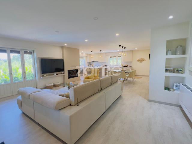 Casa de 4 quartos, espaço e conforto, com jardim e garagem