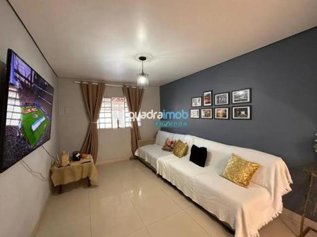 Casa de 4 quartos no Guará I com 2 vagas de garagem cobertas