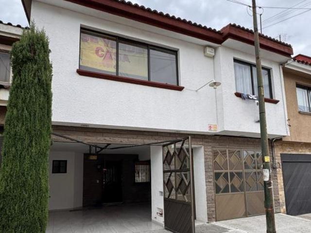 Casa de 4 Recámaras Cerca de Plaza Dorada | 325 m² Construcción | $4.65 MDP