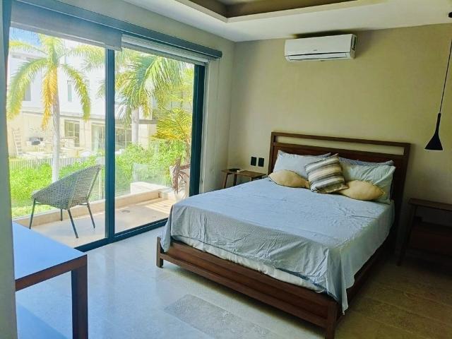 Casa de 4 recámaras con roof garden en renta en Puerto Cancún, Cancún