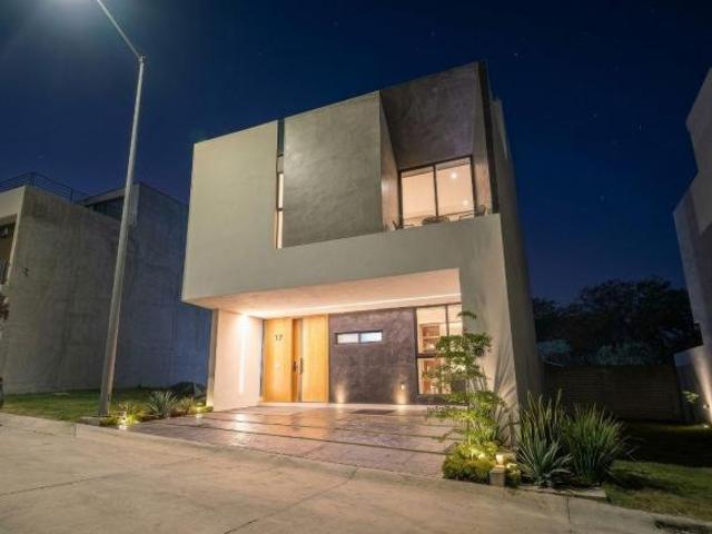 CASA DE 4 RECÁMARAS COTO PONTEVEDRA ZAPOPAN NORTE