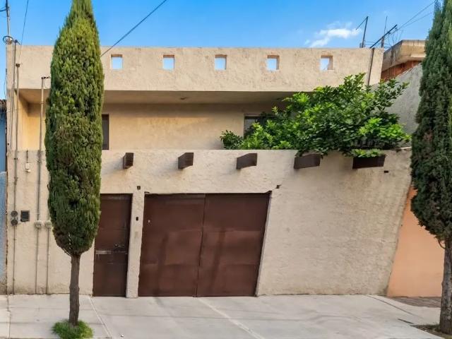 CASA DE 4 RECÁMARAS EN EVOLUCIÓN | $1.8 MDP TGLJ