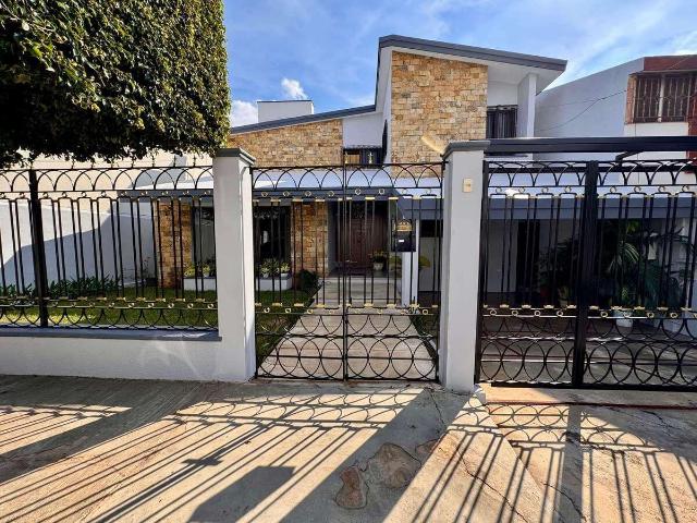 Casa de 4 recamaras en Prol. Av. Paseo de Montejo
