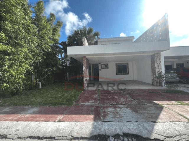 CASA DE 4 RECÁMARAS EN RENTA RESIDENCIAL DEL LAGO