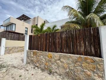 Casa de 4 recámaras en Venta en San Benito en Segunda Fila