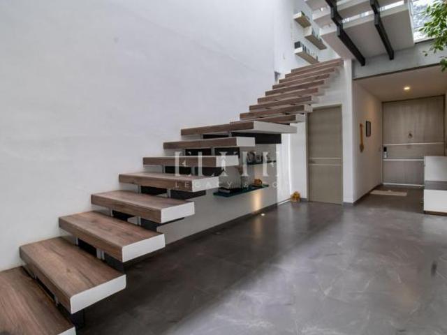 Casa de 4 Recámaras en Venta Frente a Lago en Lagos del Sol