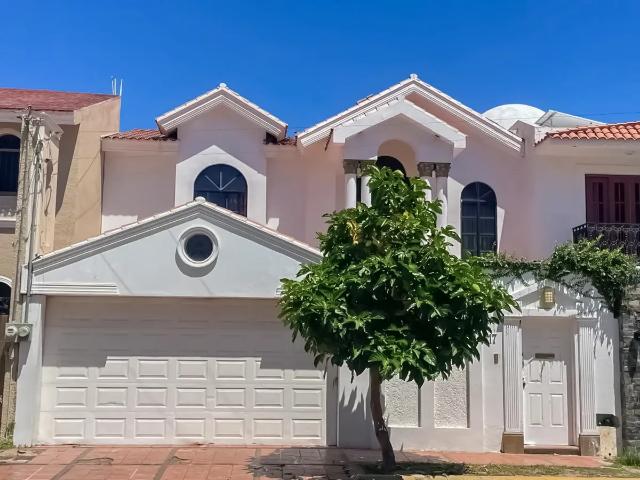 CASA DE 4 RECAMARAS Y 3.5 BAÑOS PARA EL DISFRUTE DE TU FAMILIA CON ALBERCA
