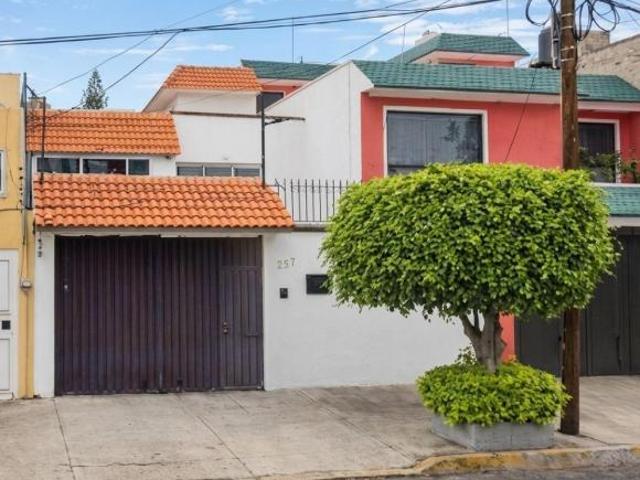 CASA DE 4 RECÁMARAS Y 2 ESTACIONAMIENTOS EN AGRÍCOLA ORIENTAL, IZTACALCO TGLJ5