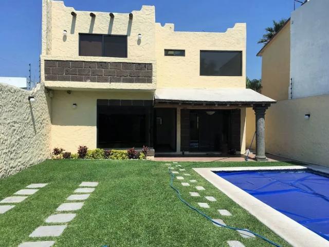 Casa de 4 recamaras  Zona Las Fincas