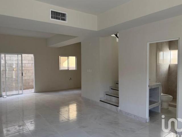 CASA DE 4 RECAMARAS, 3 BAÑOS COMPLETOS, NUEVA ZONA J.CLOUTHIER Y GOMEZ MORÍN $2,750,000