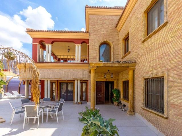 Casa de 549 m2 en venta Orihuela, España