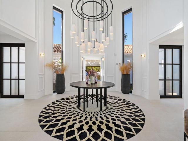Casa de 583 m2 en venta Nueva Andalucia, Andalucía