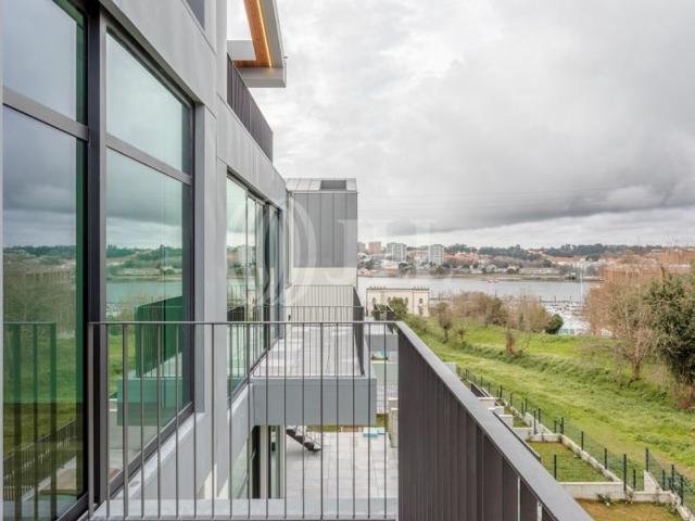 Casa de 587 m² à venda Vila Nova de Gaia, Porto