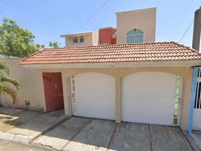 Casa de 500 m² con 4 recámaras en venta en Petrolera