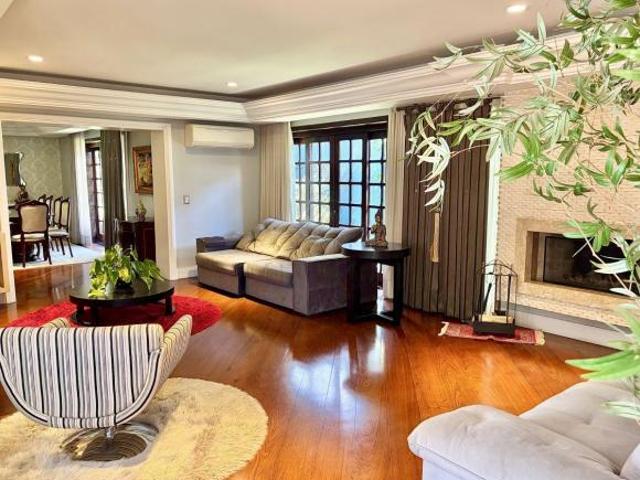 Casa de 513 m² com 5 quartos à venda