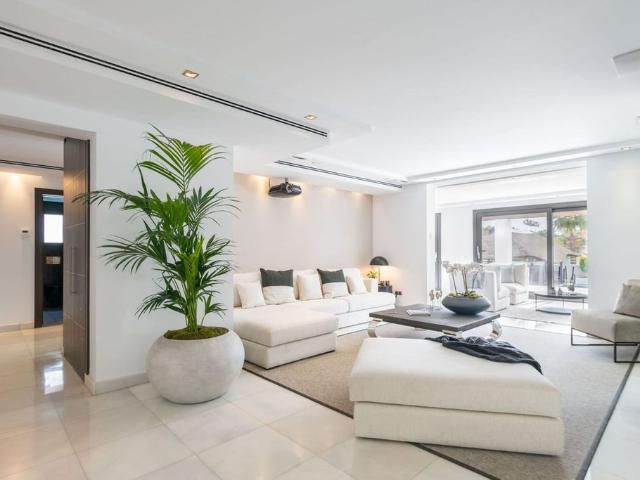 Casa de 510 m2 en venta Nueva Andalucia, España