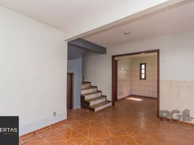 Casa de 5 dormitórios no bairro Sarandi