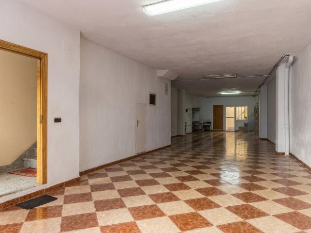 Casa de 5 dormitorios con espacio comercial en planta calle 546m² Molina de Segura