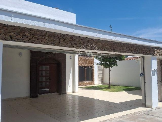 Casa de 5 habitaciones, con paneles, en Residencial Albatros