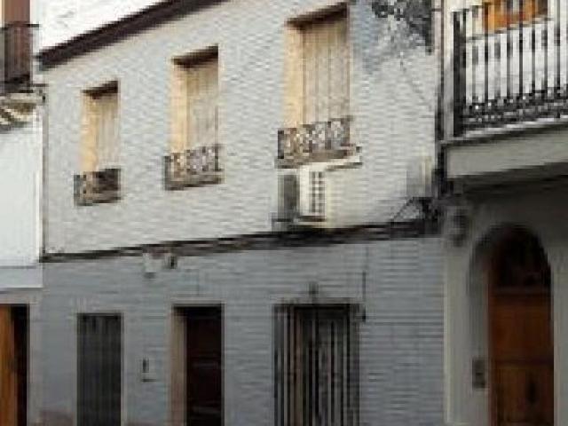 CASA DE 5 HABITACIONES, 2 BAÑOS Y LAVADERO